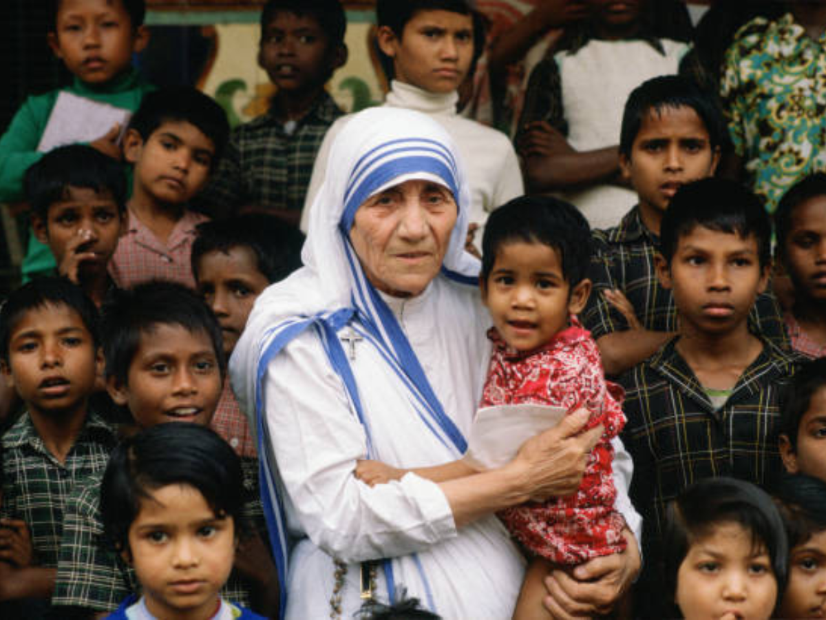 Mother Teresa’s 115th Birth Anniversary: Remembering the Saint Who Taught the World Compassion