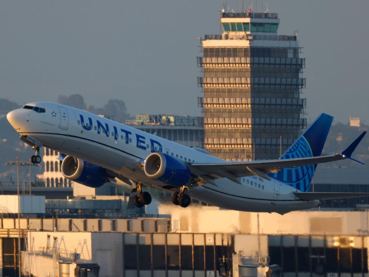 United Airlines Hit by System-Wide Outage, Thousands Face Flight Delays