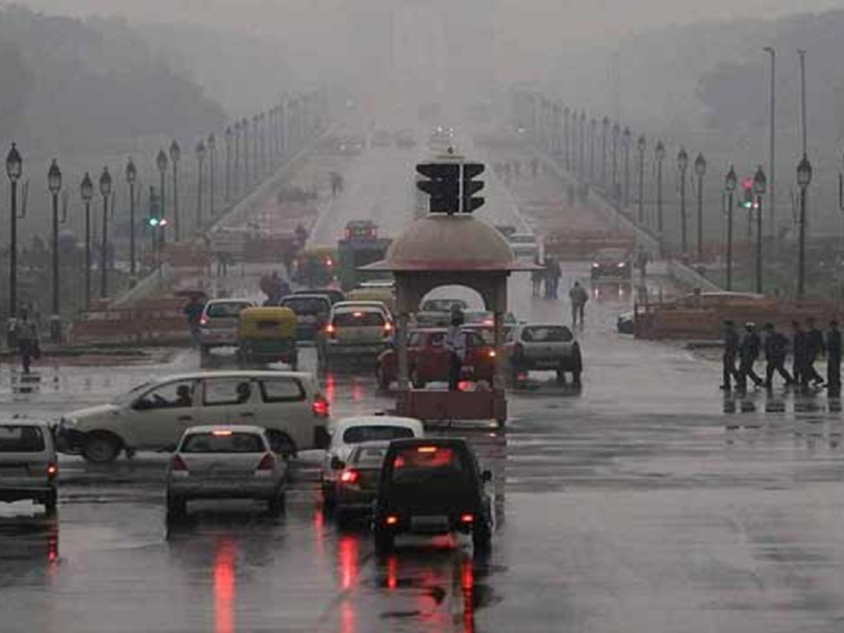 Delhi-NCR Wakes Up to Rain: IMD Issues ‘Red Alert’ for Heavy Showers