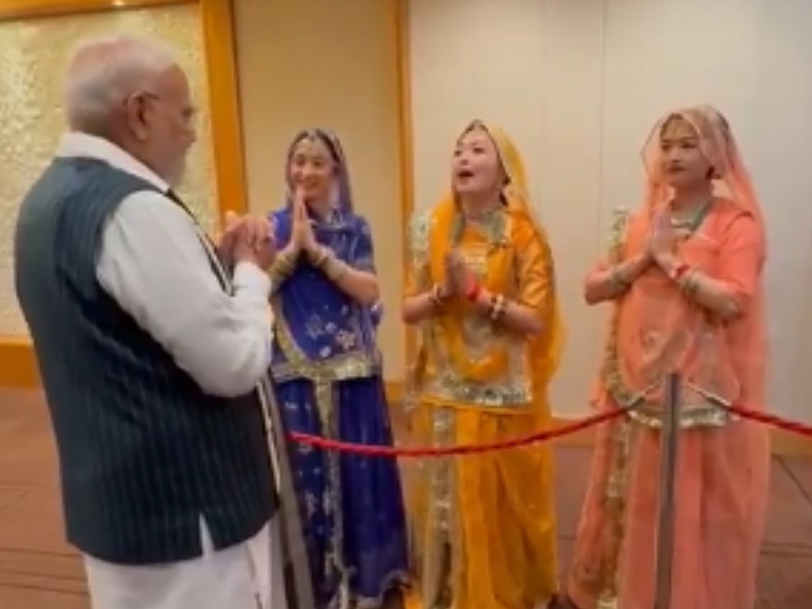 PM in Japan: Grand Welcome in Tradition Style | Watch