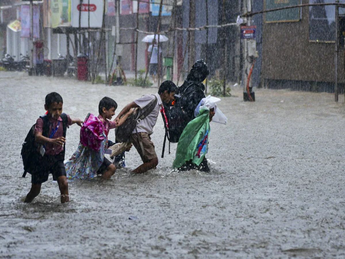 Red Alert Across Maharashtra: Over 200 Stranded, Schools Closed Amid Heavy Downpour