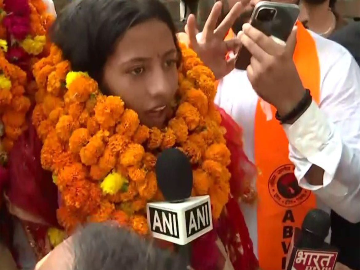 ABVP's Deepika Jha dedicates DUSU win to students, slams NSUI on "vote theft"