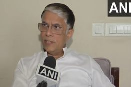 "Sar itna bhi mat jhukao ki dastaar gir pade": Pawan Khera's jibe at PM Modi following H1B visa fee hike