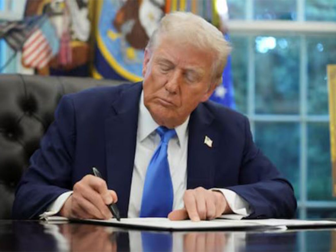 "H1B visa holders don't need to rush back to US, new rules, including fees, apply to new applicants": Senior US Administration official