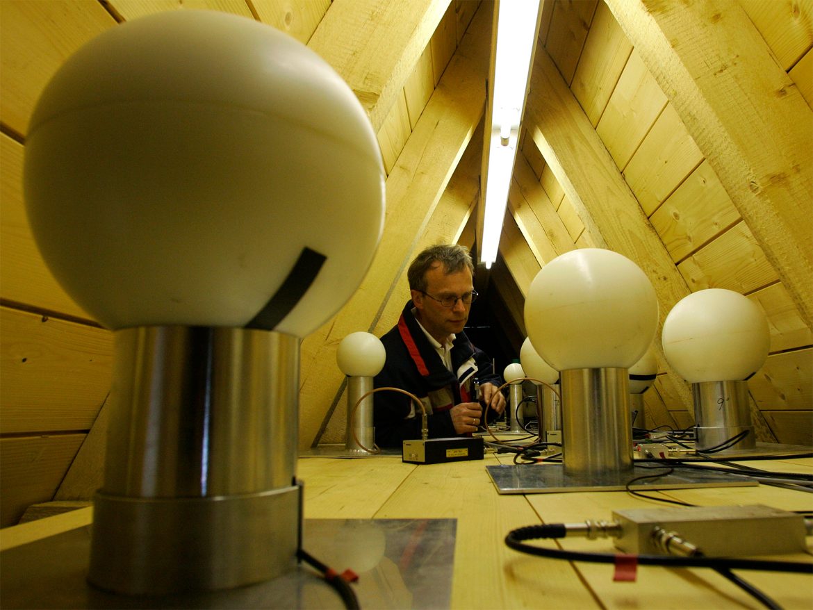 Researchers make atoms talk to each other inside silicon chips: Study