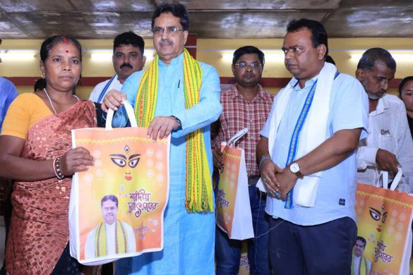 Tripura CM Saha distributes saris among women as Durga Puja begins