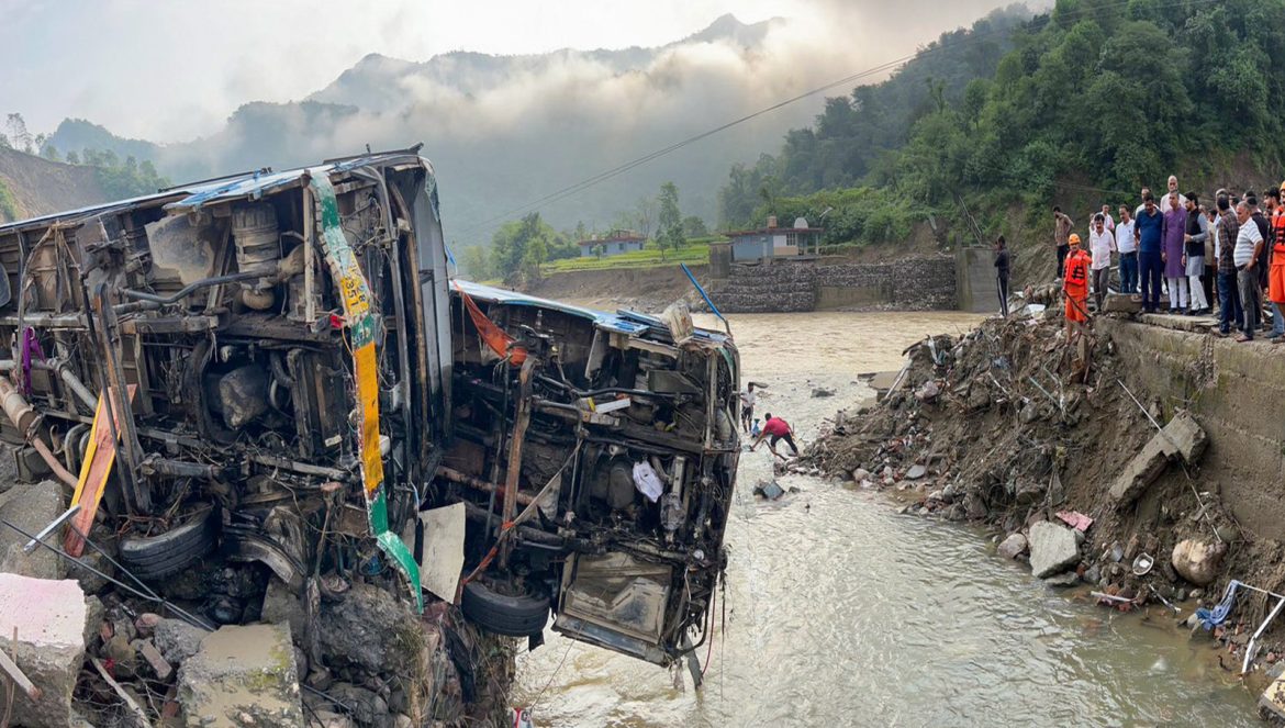 Himachal Monsoon death toll reaches 451; 262 rain-related and 189 road accident deaths