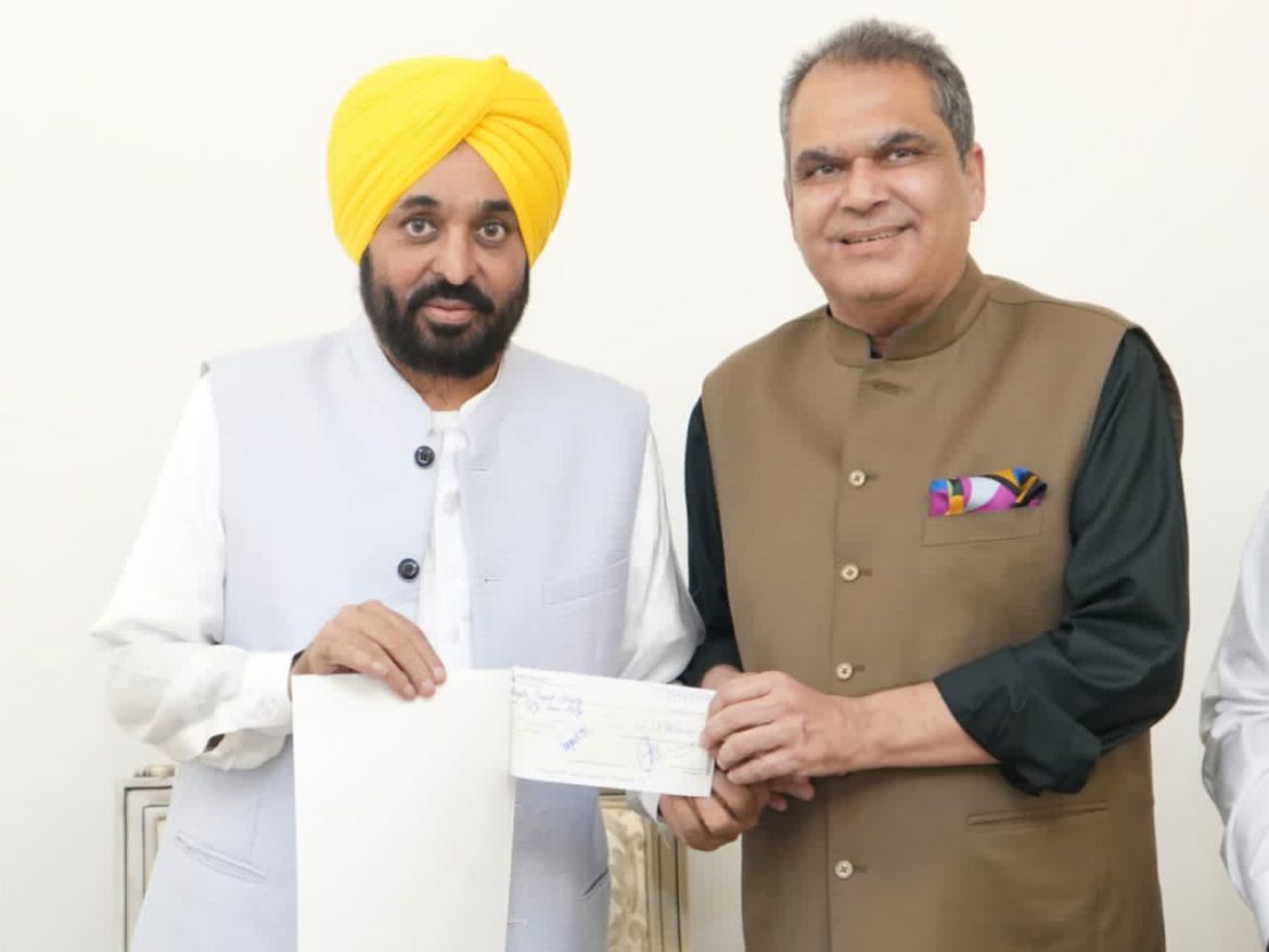 Punjab Minister Sanjeev Arora, industrialists meet CM Bhagwant Mann, contribute Rs 6 cr to 'Mission Chardikala'