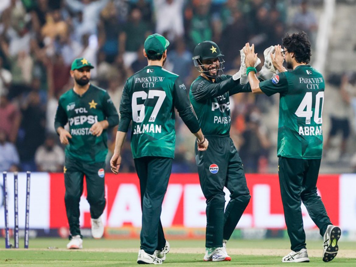 Talat, Nawaz hold nerves to inspire Pakistan to crucial victory over Sri Lanka