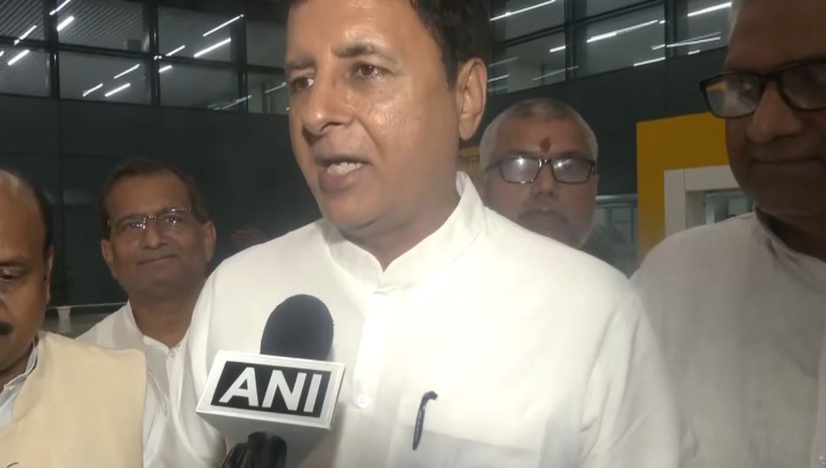 Top Congress leaders arrive in Patna for CWC meeting amid nationwide agitation, Bihar polls in focus