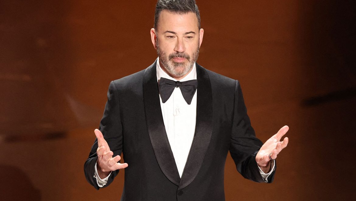 Jimmy Kimmel gets standing ovation on return with emotional monologue