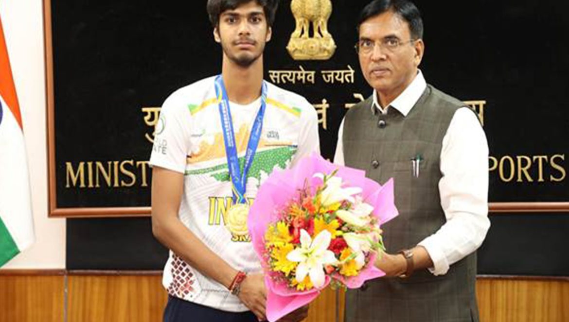 Mansukh Mandaviya felicitates India's historic medal winners at speed skating World Championships 2025