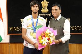 Mansukh Mandaviya felicitates India's historic medal winners at speed skating World Championships 2025