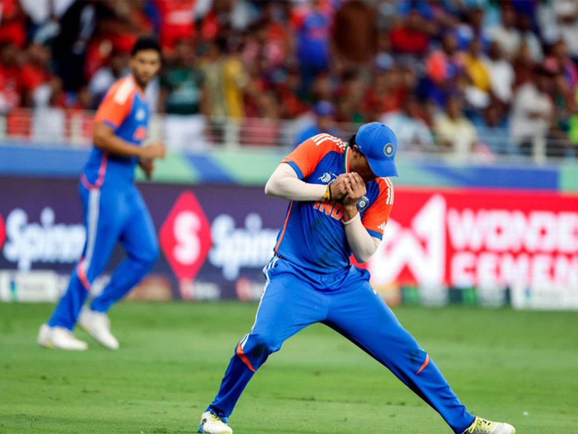 Can't give excuses, but rings of fire cause disturbance: Chakravarthy on India's dropped catches woes