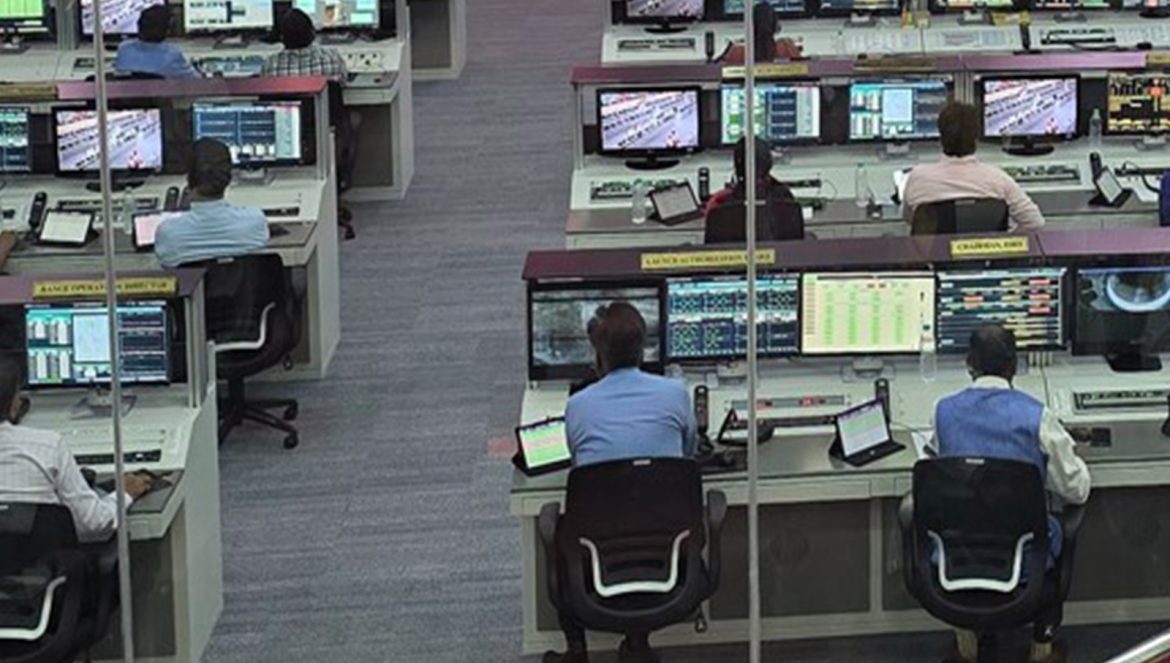 Companies likely to share the H1B visa incremental cost with clients at a 30-70% pass-through: Crisil