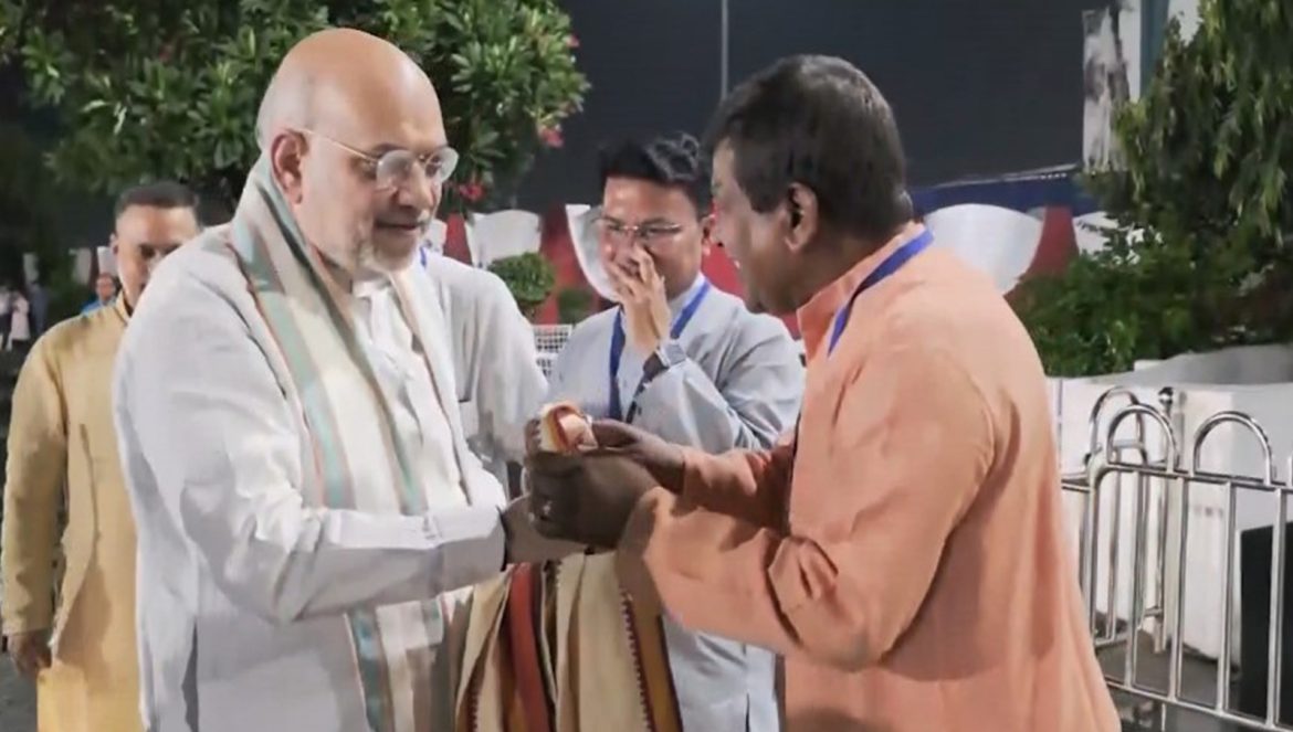 Amit Shah arrives in Kolkata to inaugurate patriotic Durga Puja pandal; to hold key BJP meetings in Bihar