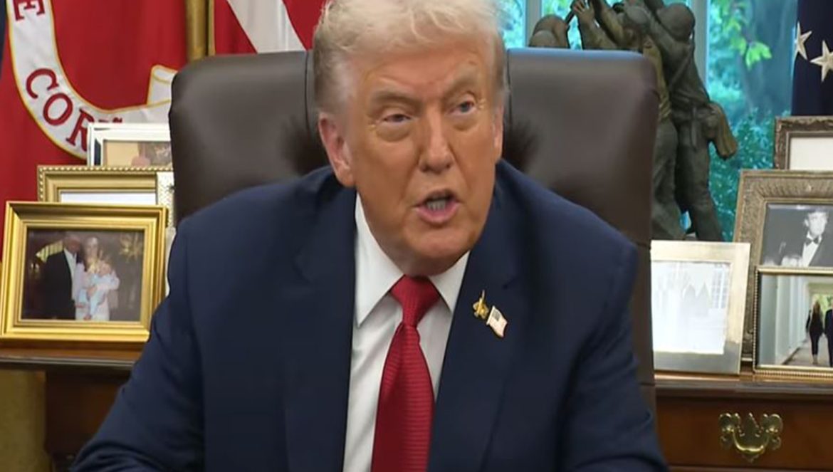 Pakistani PM, Field Marshal wait "somewhere in the oval" for almost an hour