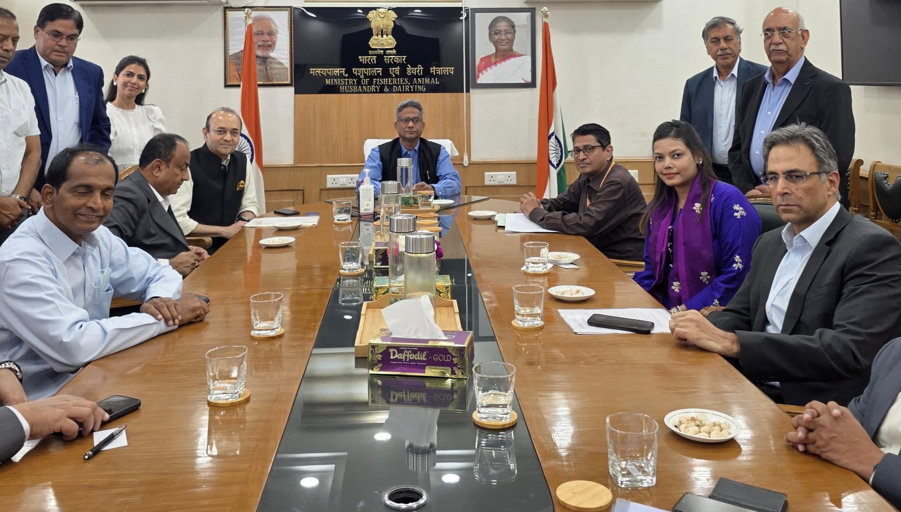 VVIMA members with Secretary Mr. Naresh Pal Gangwar, Department of Animal Husbandry & Dairying PNN