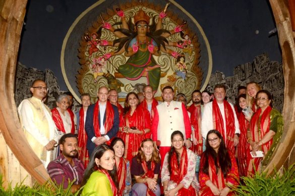 Foreign diplomats connect with the soul of North Kolkata at Chaltabagan Durga Puja