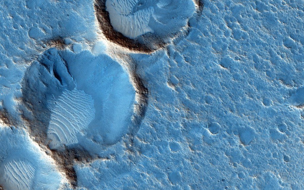 Oxia Planum’s surface with clay deposits and flat landscape suitable for rover exploration. - Photo Gallery