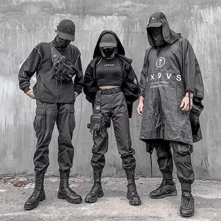 Futuristic streetwear with cargo pants and utility jackets - Photo Gallery