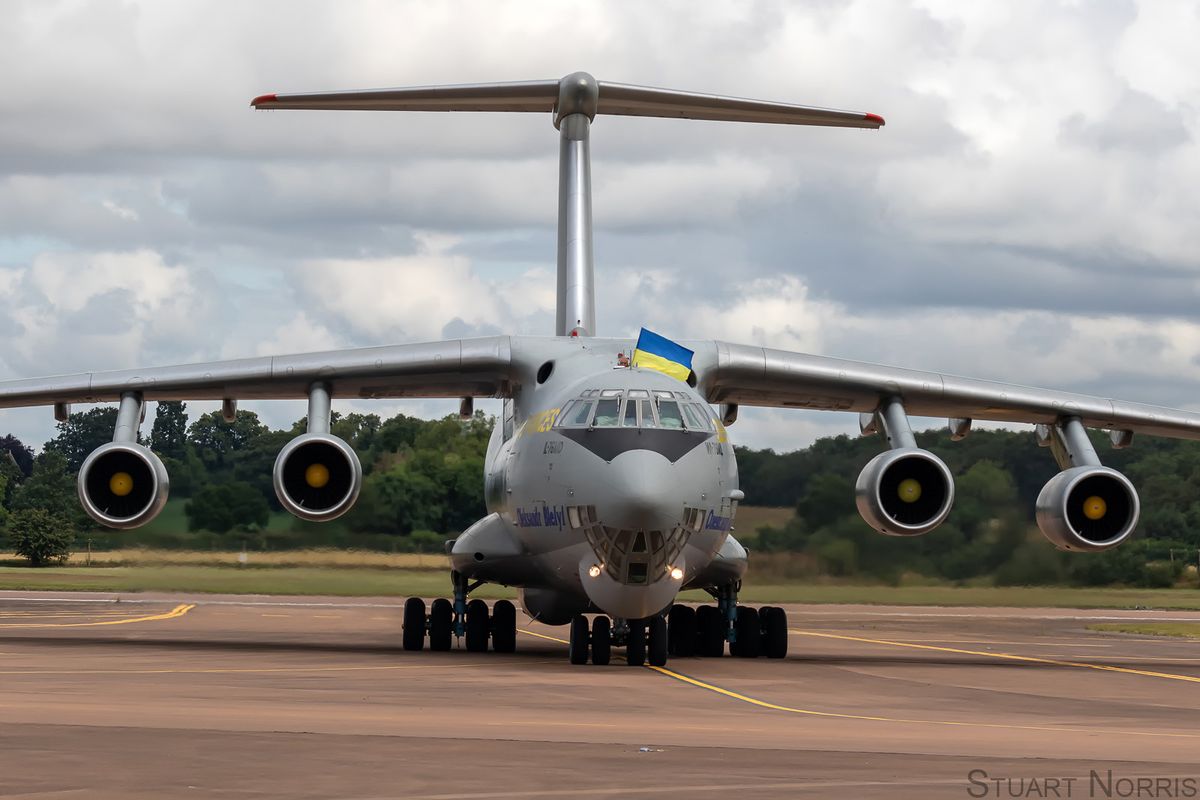 Ilyushin Il-76 taxiing before a military airlift mission. - Photo Gallery