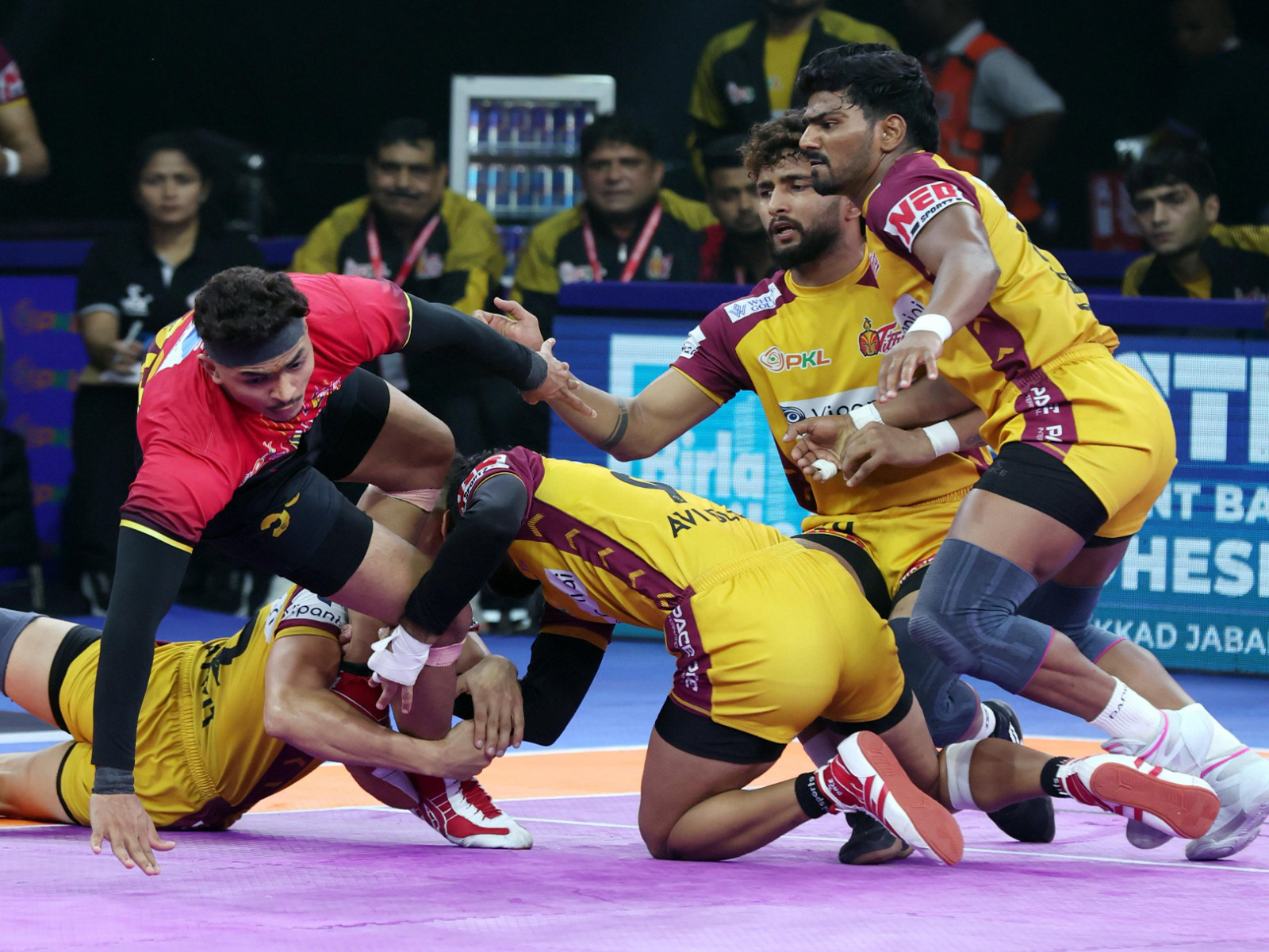 Bengaluru Bulls make it four in a row as Ganesha's final raid heroics stun Telugu Titans in Southern Derby thriller