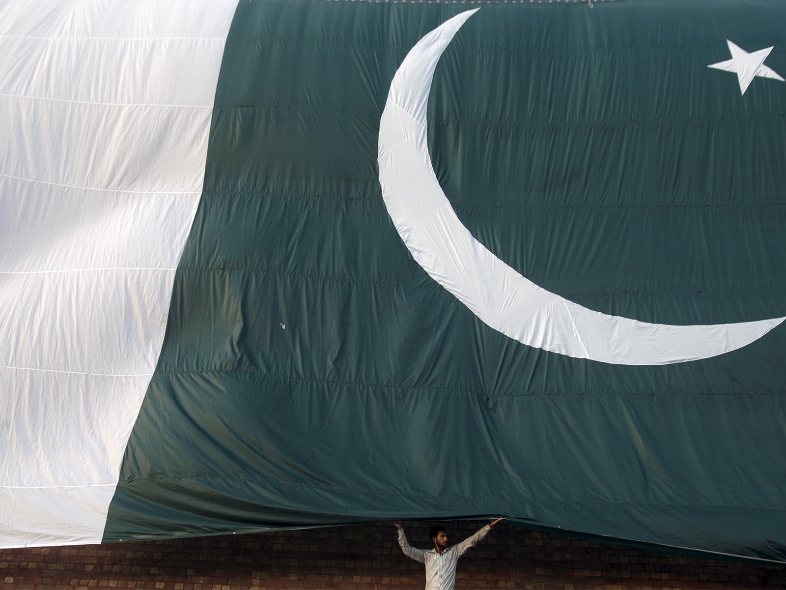 Karachi man accused of assaulting minor girls since 2016 remanded in police custody for 5 days