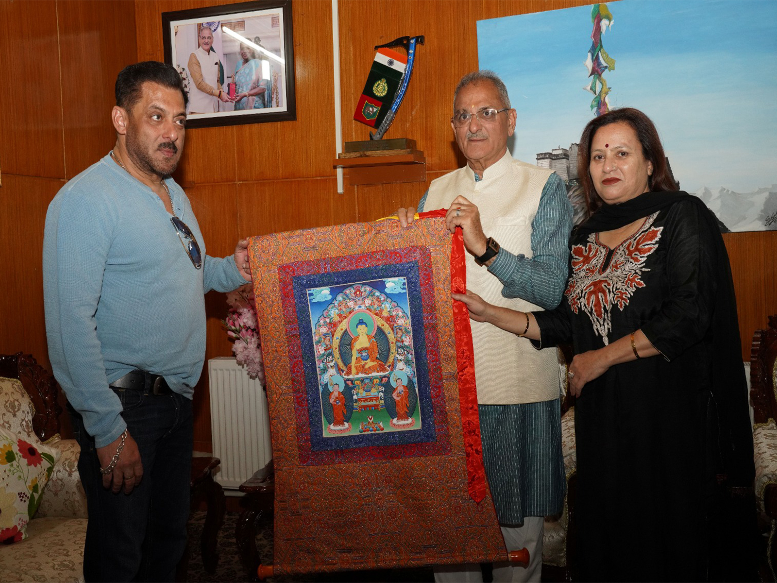 Salman Khan meets Lt. Governor Kavinder Gupta (Photo: X/@lg_ladakh) Salman Khan meets Lt. Governor Kavinder Gupta (Photo: X/@lg_ladakh)
