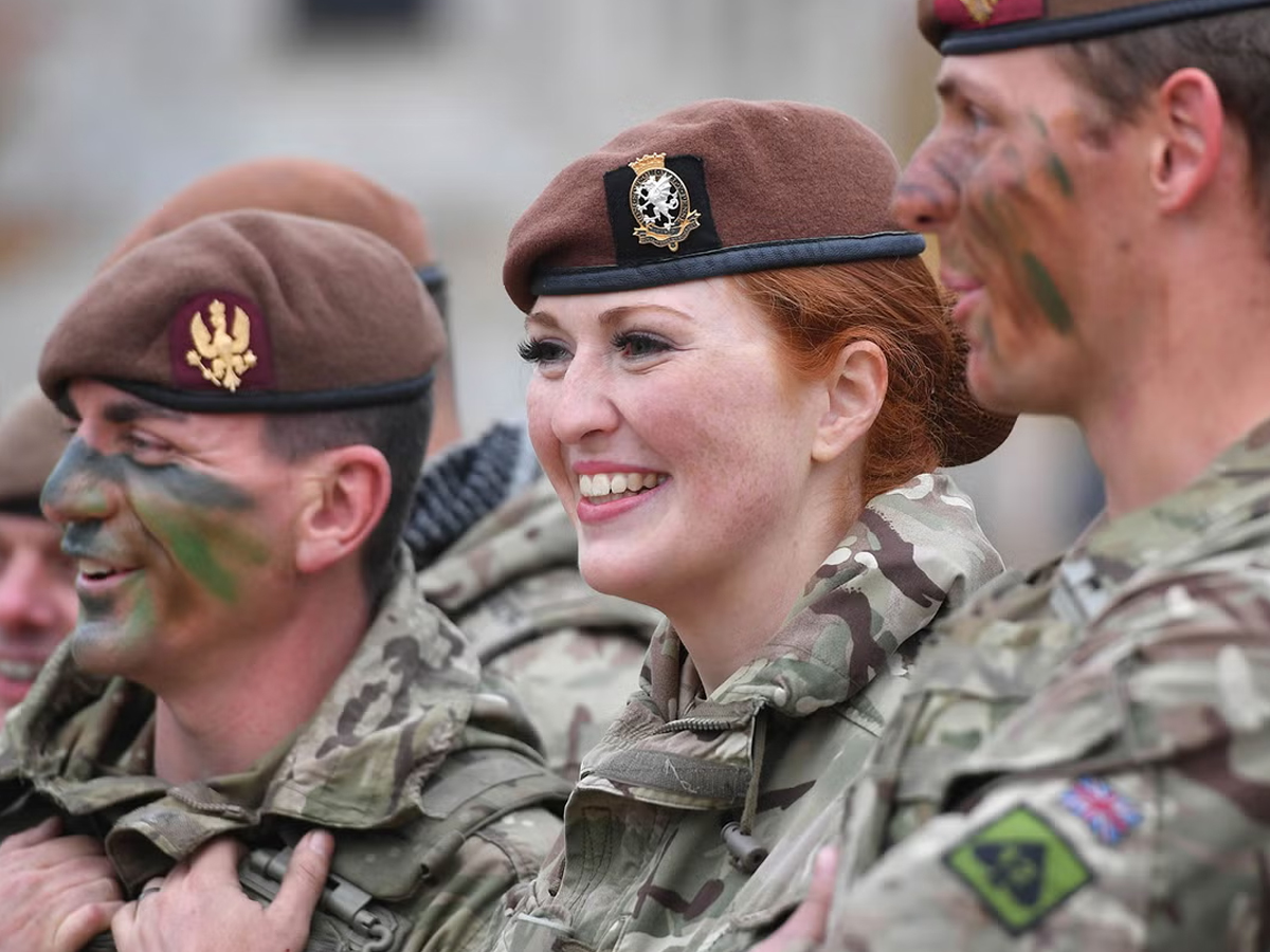 Beautiful Women in Uniform: Meet the World’s Most Attractive Female Soldiers - Gallery Image