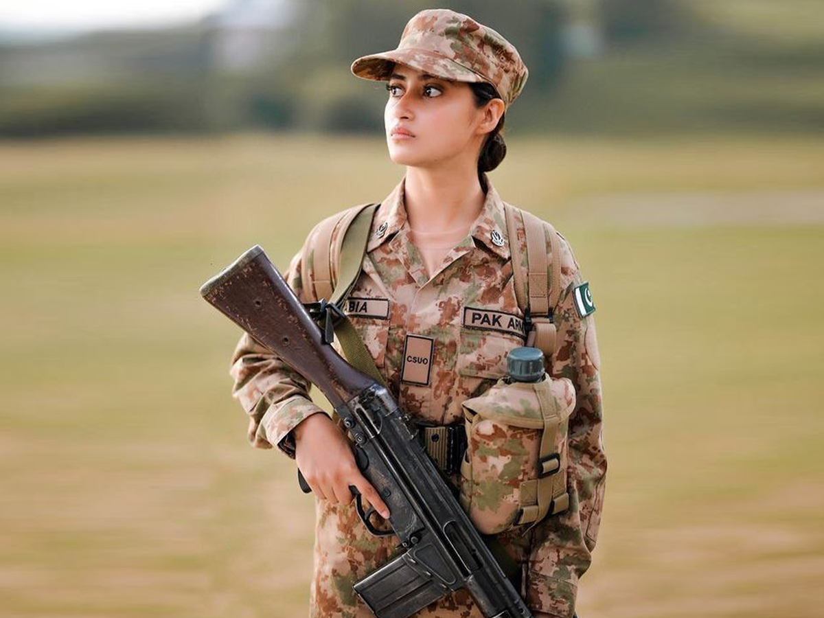 Beautiful Women in Uniform: Meet the World’s Most Attractive Female Soldiers - Gallery Image