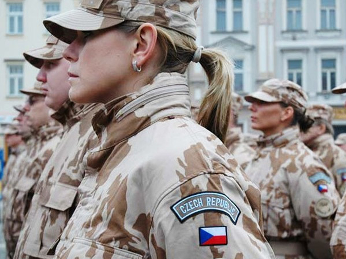 Beautiful Women in Uniform: Meet the World’s Most Attractive Female Soldiers - Gallery Image