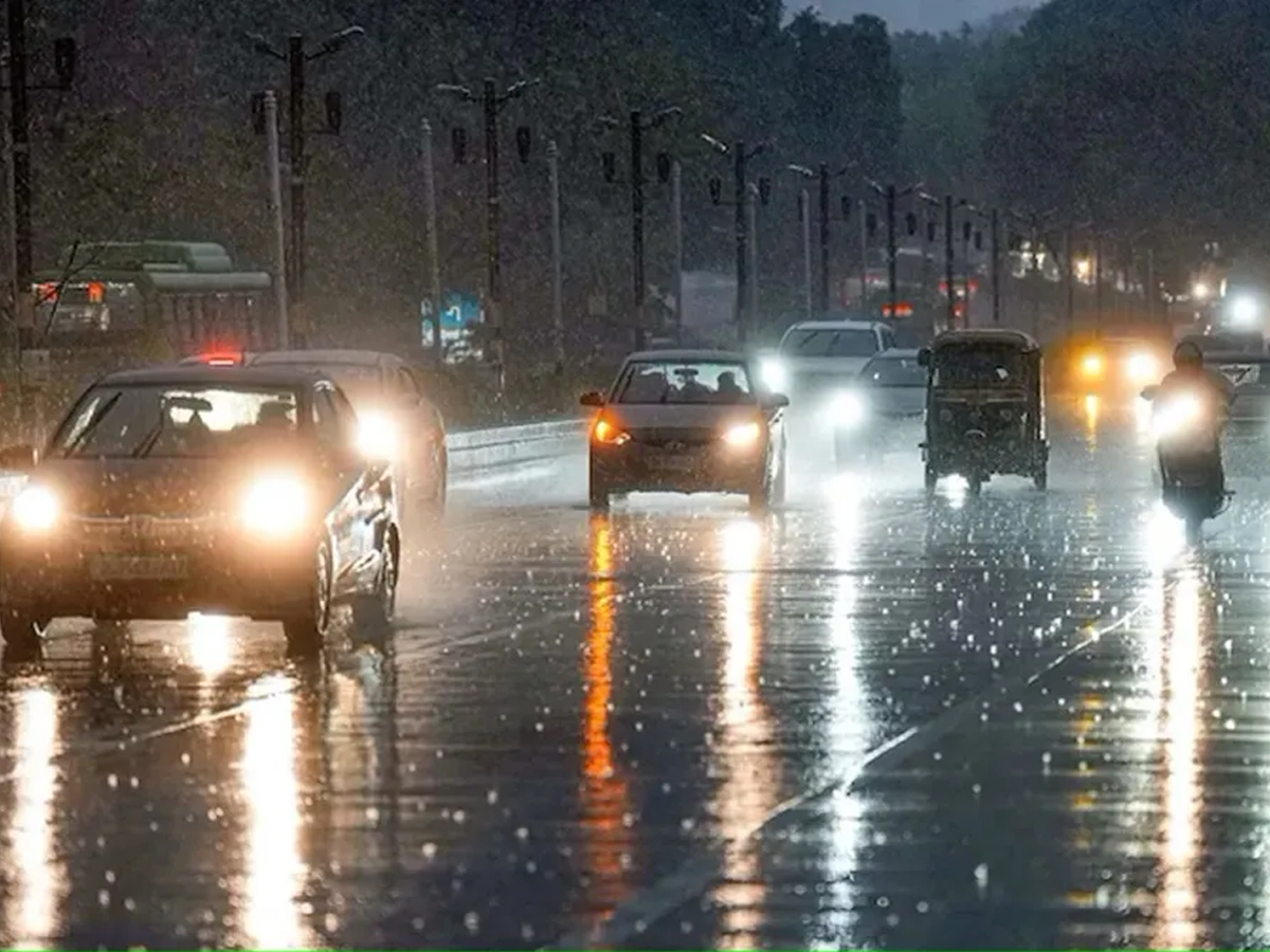 Delhi Weather Update: Heavy Rain in Delhi NCR Brings Relief From Heat, Causes Waterlogging