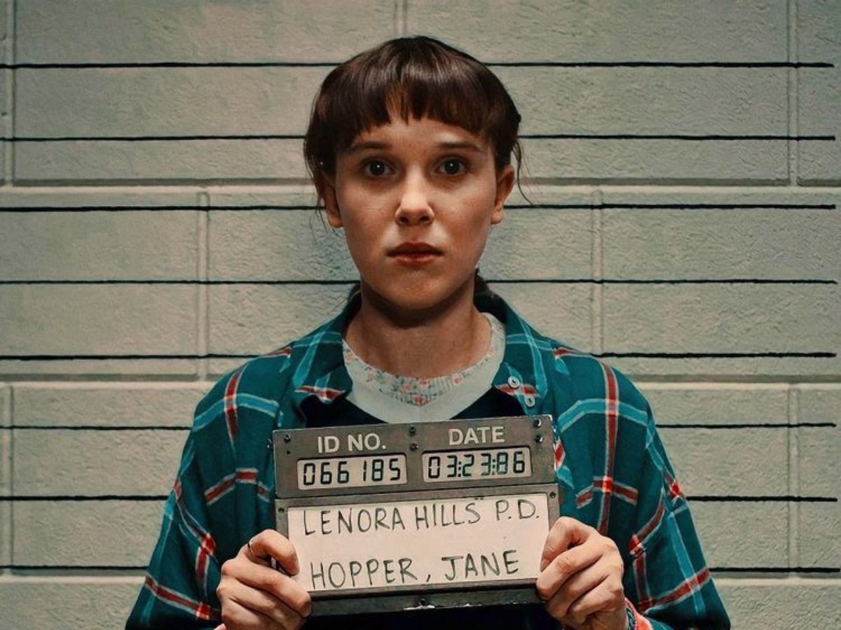 Millie Bobby Brown on set during Stranger Things filming. - Photo Gallery