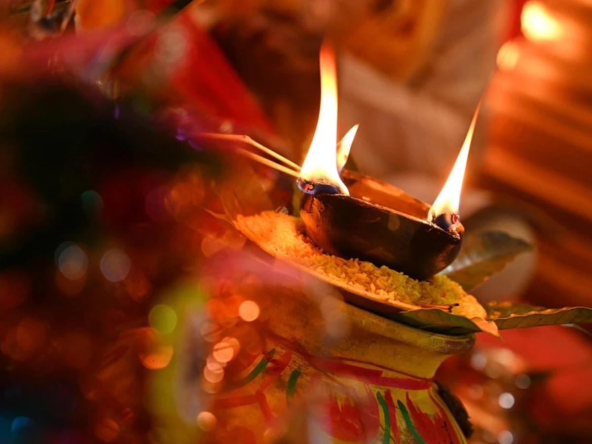 Shardiya Navratri 2025: Importance of Akhand Deep, Rituals to Follow, and What If the Flame Goes Out
