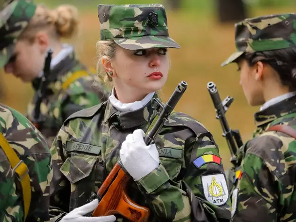 Beautiful Women in Uniform: Meet the World’s Most Attractive Female Soldiers - Gallery Image
