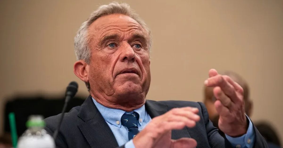 CDC In Chaos: Ex-Health Chiefs Warn Kennedy’s Power Play Risks Every American’s Life