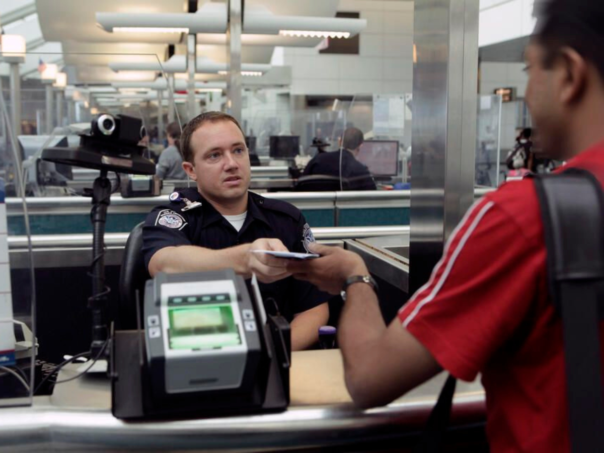 Green Card Travel Rules: What Every U.S. Resident Must Know Before Going Abroad