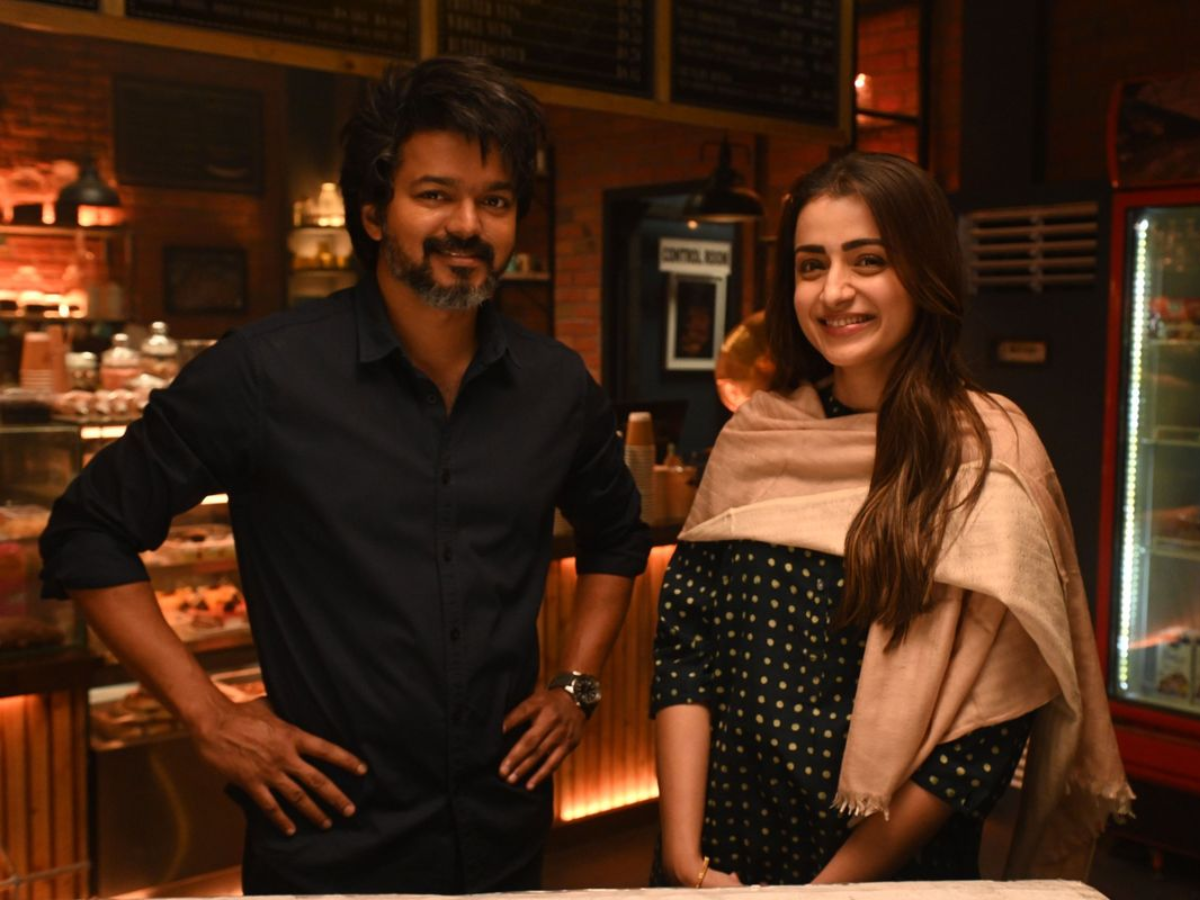 Trisha Krishnan celebrates 25 Year Milestone: A SIIMA Night to Remember with Vijay Tribute