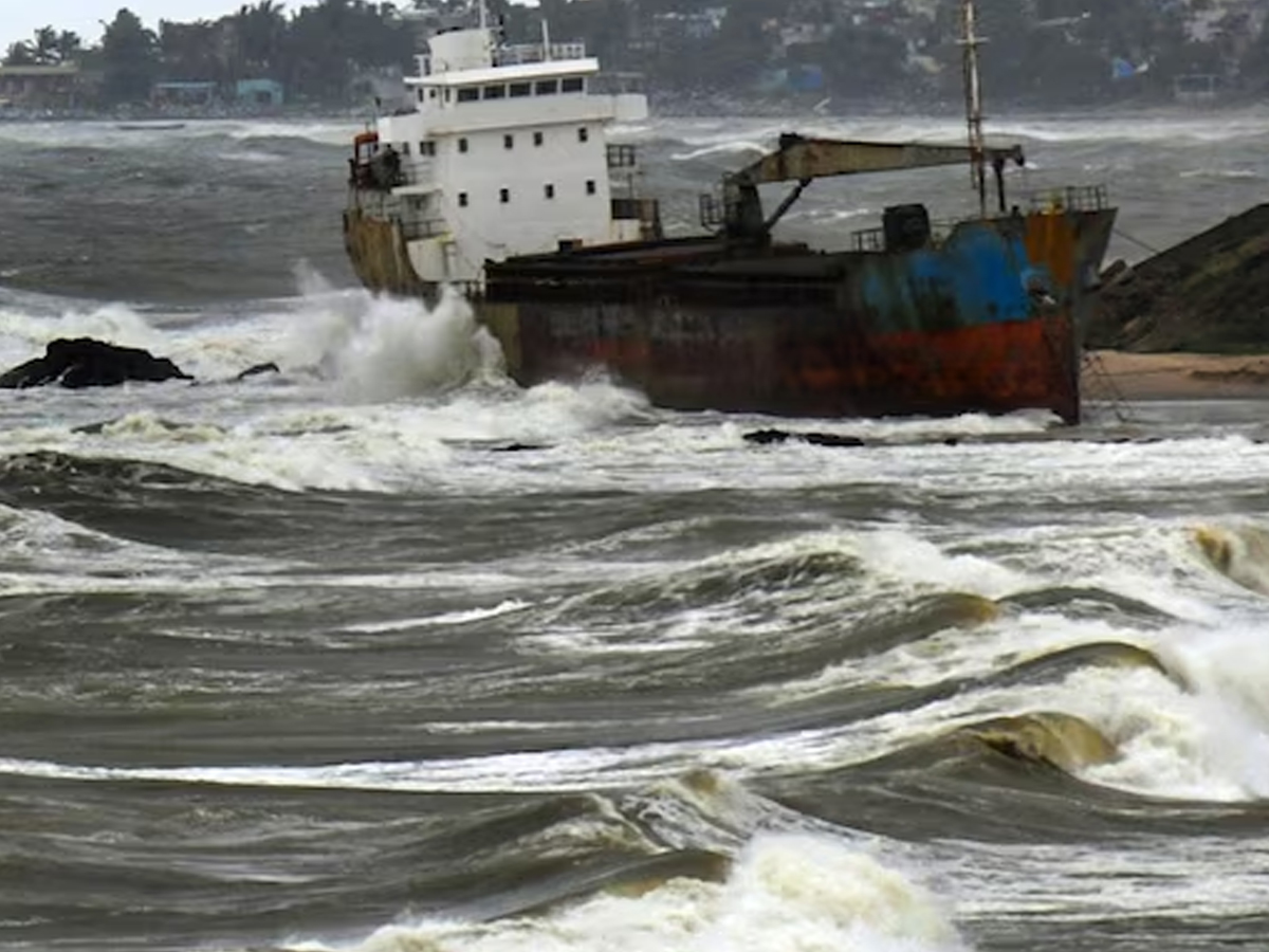 Cyclone Montha Batters Andhra Pradesh Coast, Brings Heavy Rains to Telangana & Hyderabad