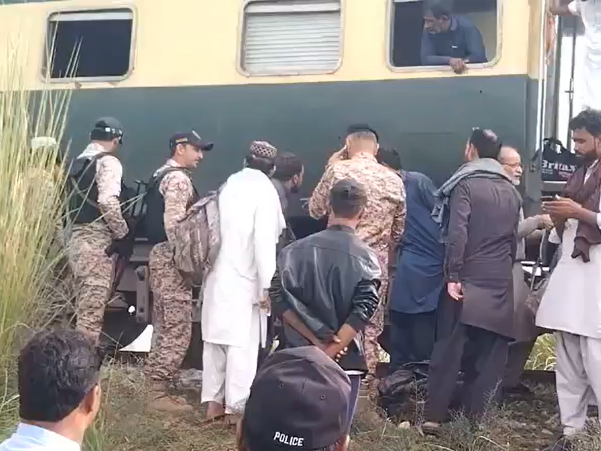 Train to Balochistan Hit by IED Blast in Sindh; Jaffar Express Targeted Again | Watch