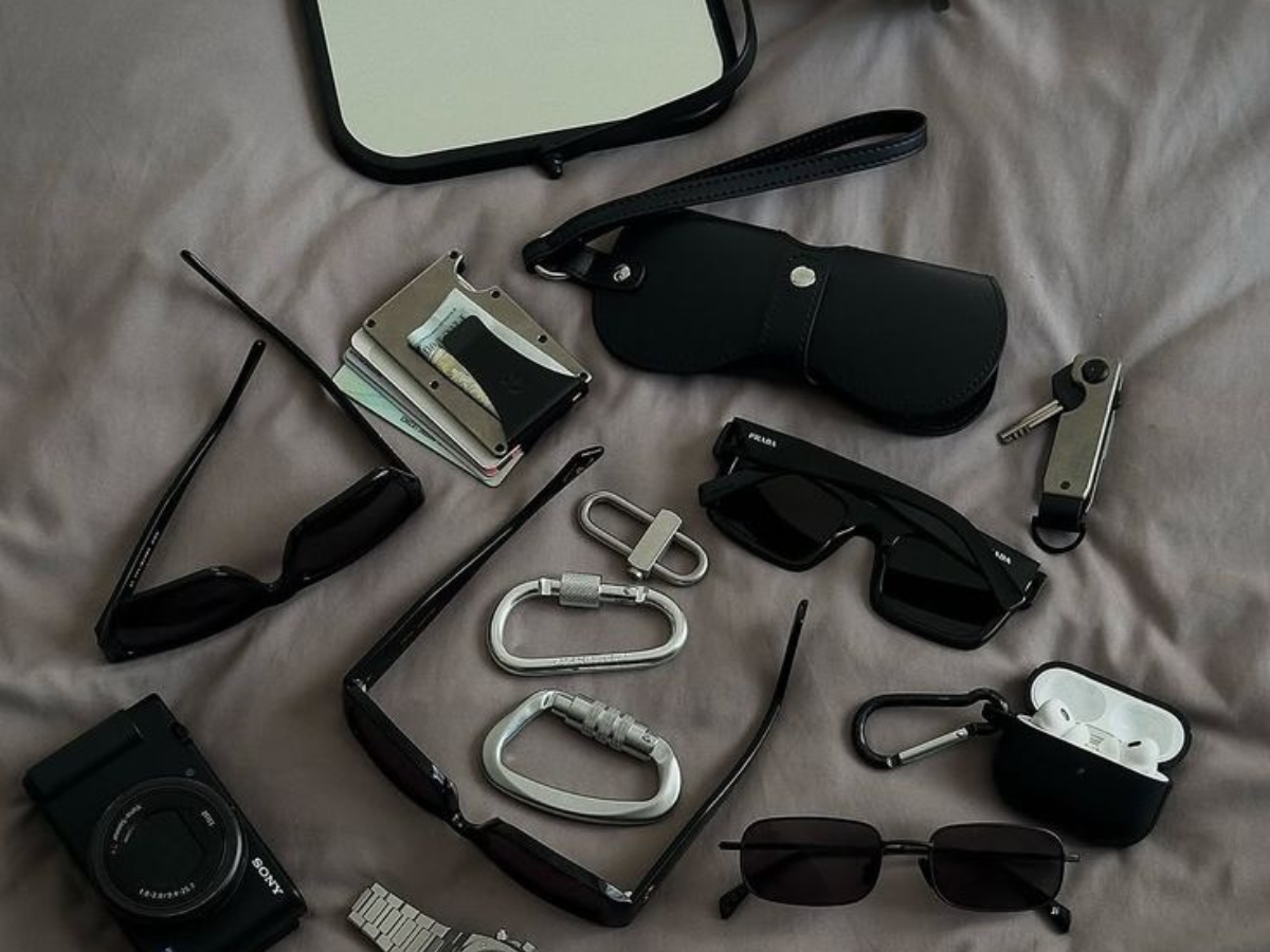 Stay Away from Black Items - Photo Gallery