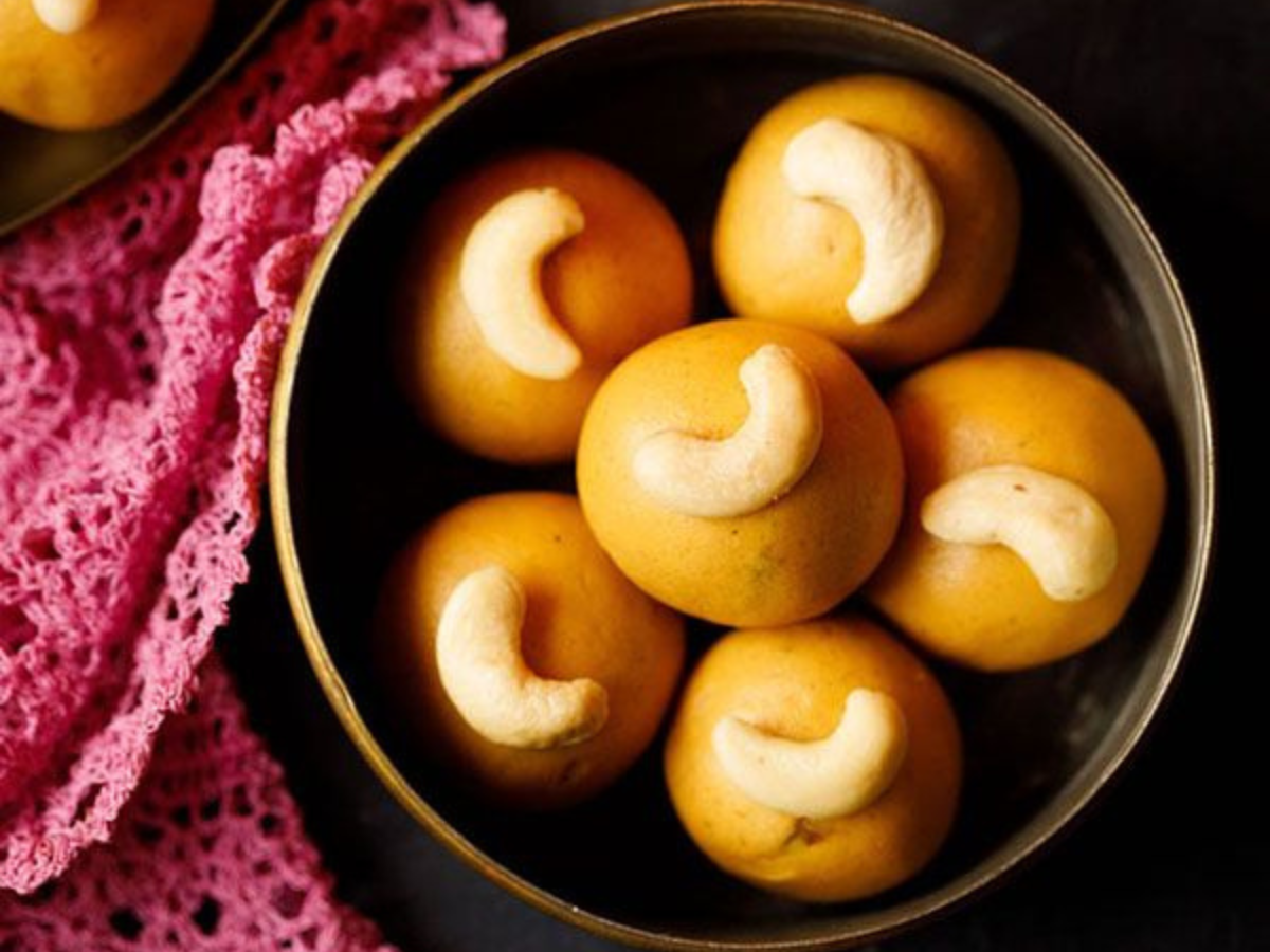 Besan Ladoo - Photo Gallery