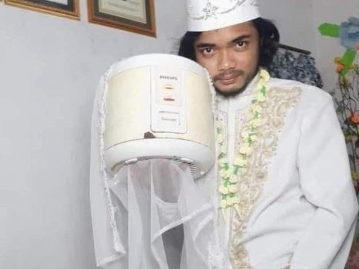 Indonesian Man Marries His Rice Cooker, Divorces It Four Days Later Goes Viral