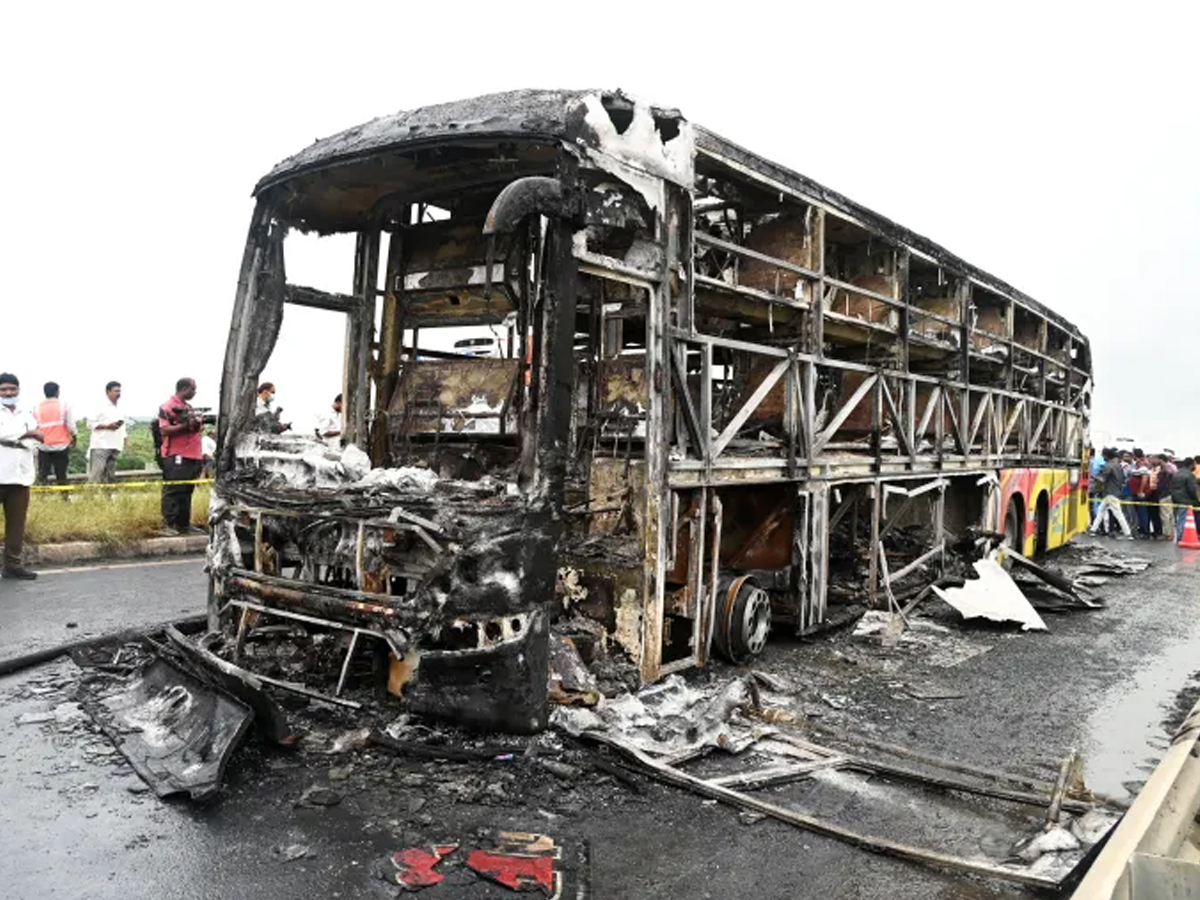 Kurnool Bus Fire: Did Exploding 234 Smartphone Batteries Make the Blaze Deadlier? | What We Know So Far
