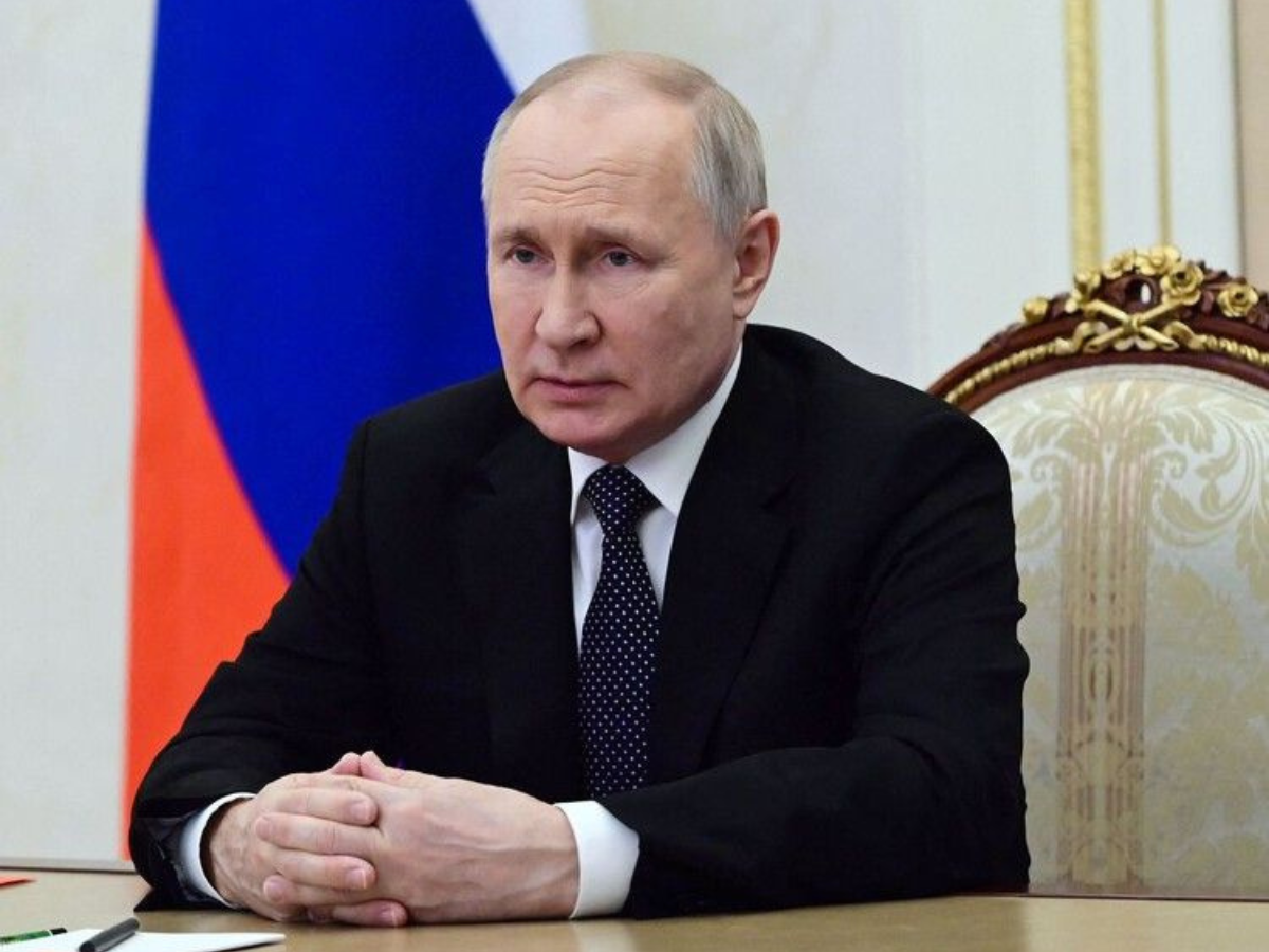 Putin Admits Russian Missile Fragments Brought Down Azerbaijan Plane in 2024 | 38 Dead in Plane Crash