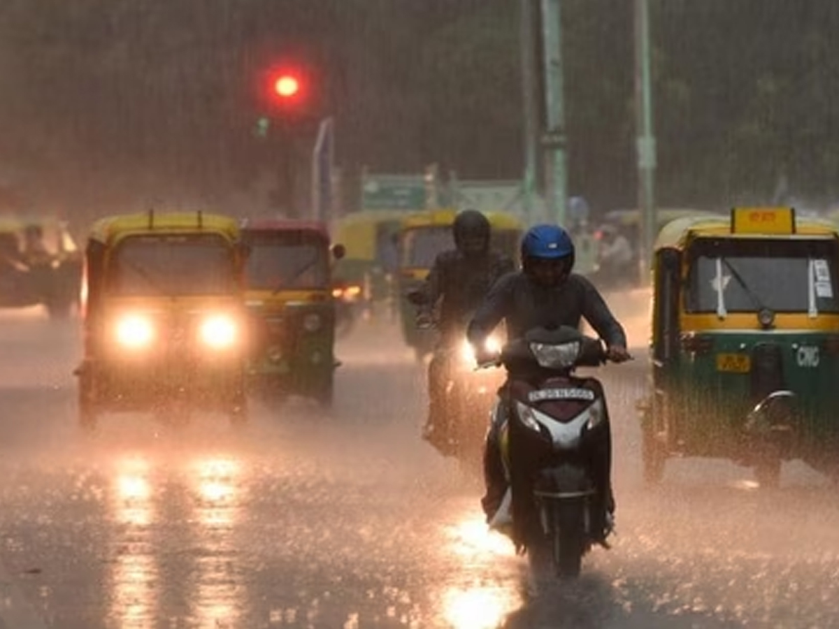 IMD Issues Yellow Alert for Delhi-NCR, Rain Likely to Hamper Durga Puja & Dussehra Festivities