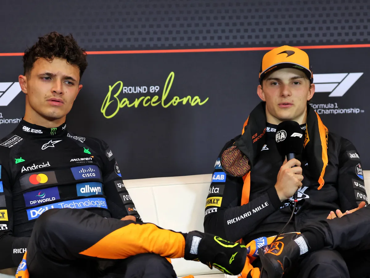 Lewis Hamilton Tells Piastri, Norris to Be Ruthless Against Verstappen