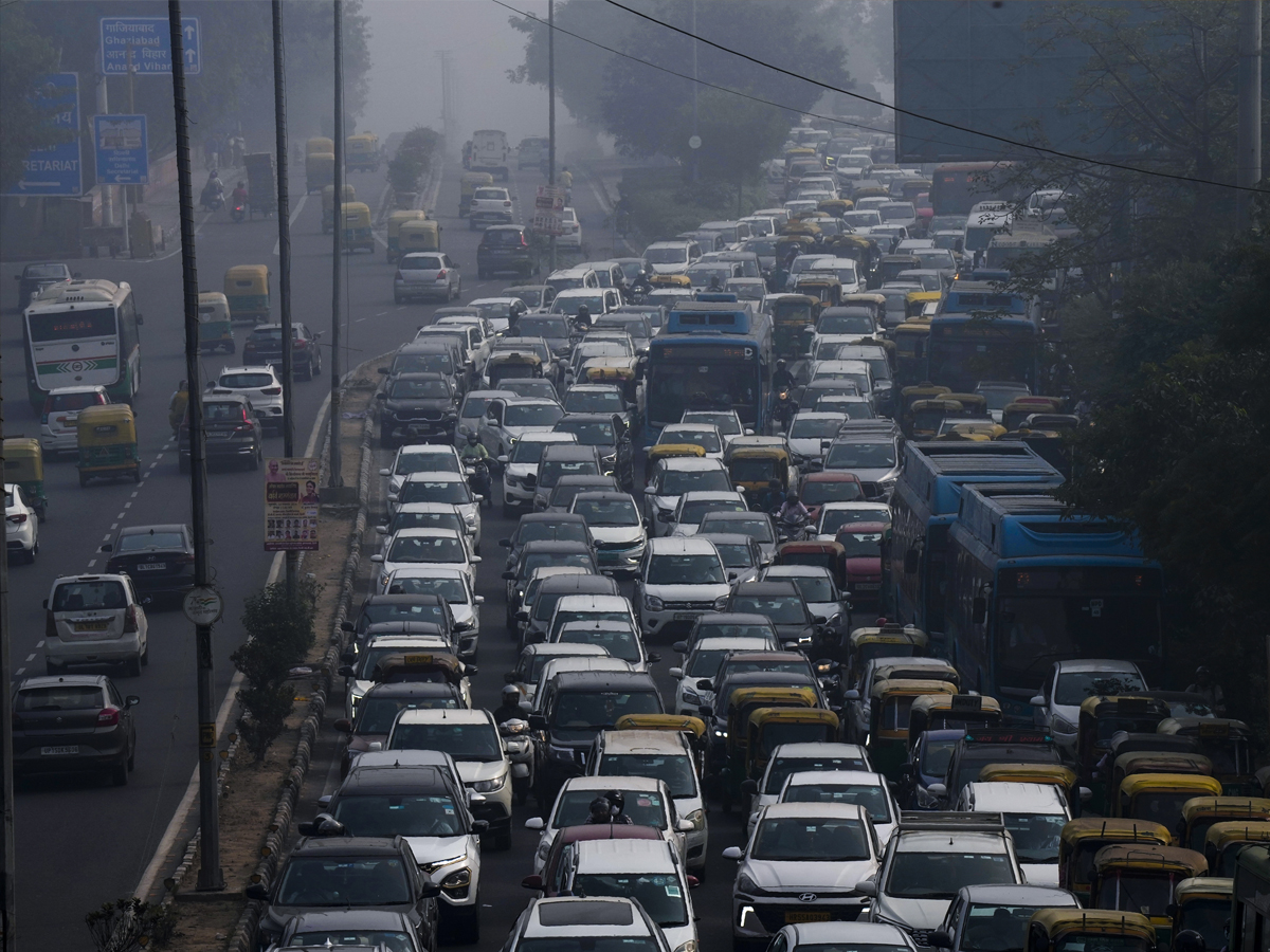 GRAP Stage III Activated in Delhi: Construction Banned, Schools Closed Amid Severe Pollution