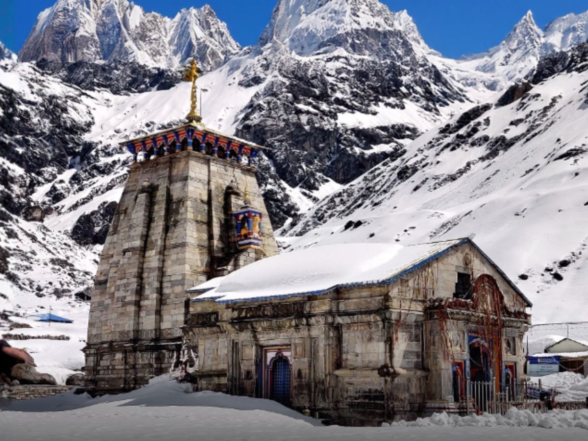 Heavy Snowfall Covers Kedarnath and Badrinath, Marks Onset of Winter in Uttarakhand
